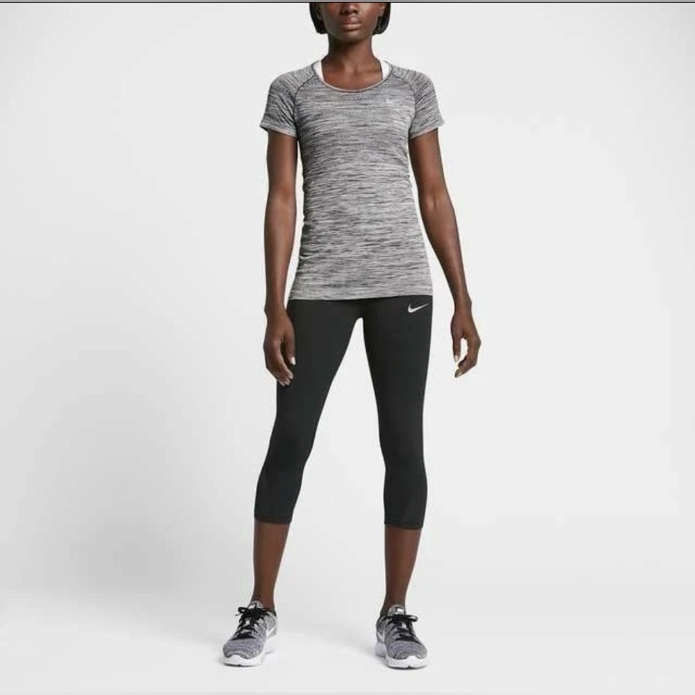 Nike Dry Knit Short Sleeve T-Shirt Black Heather Gray 831498-010 Wmn Size M